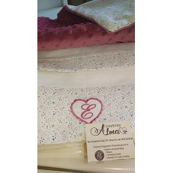 Lenzuolino con Fascia bordo fantasia e Ricamo Cuore con iniziale Bimbo/a